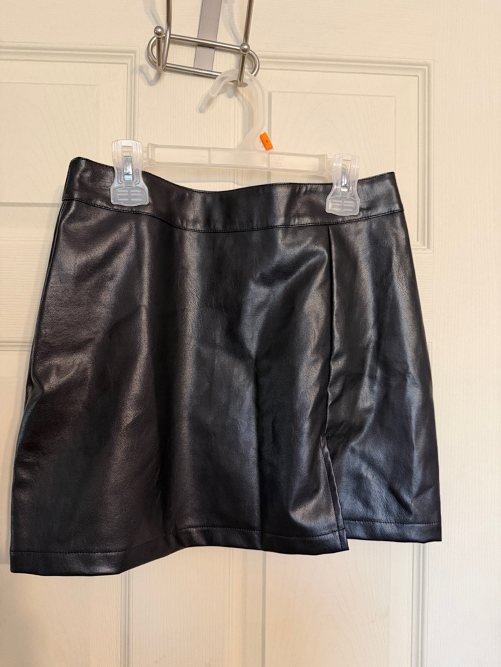 SHEIN Black Faux Leather Mini Skirt with Front Slit
